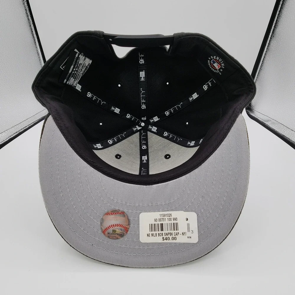 New‎ York Yankees Black on Black Hat New Era 9FIFTY Adjustable Snapback Cap NEW